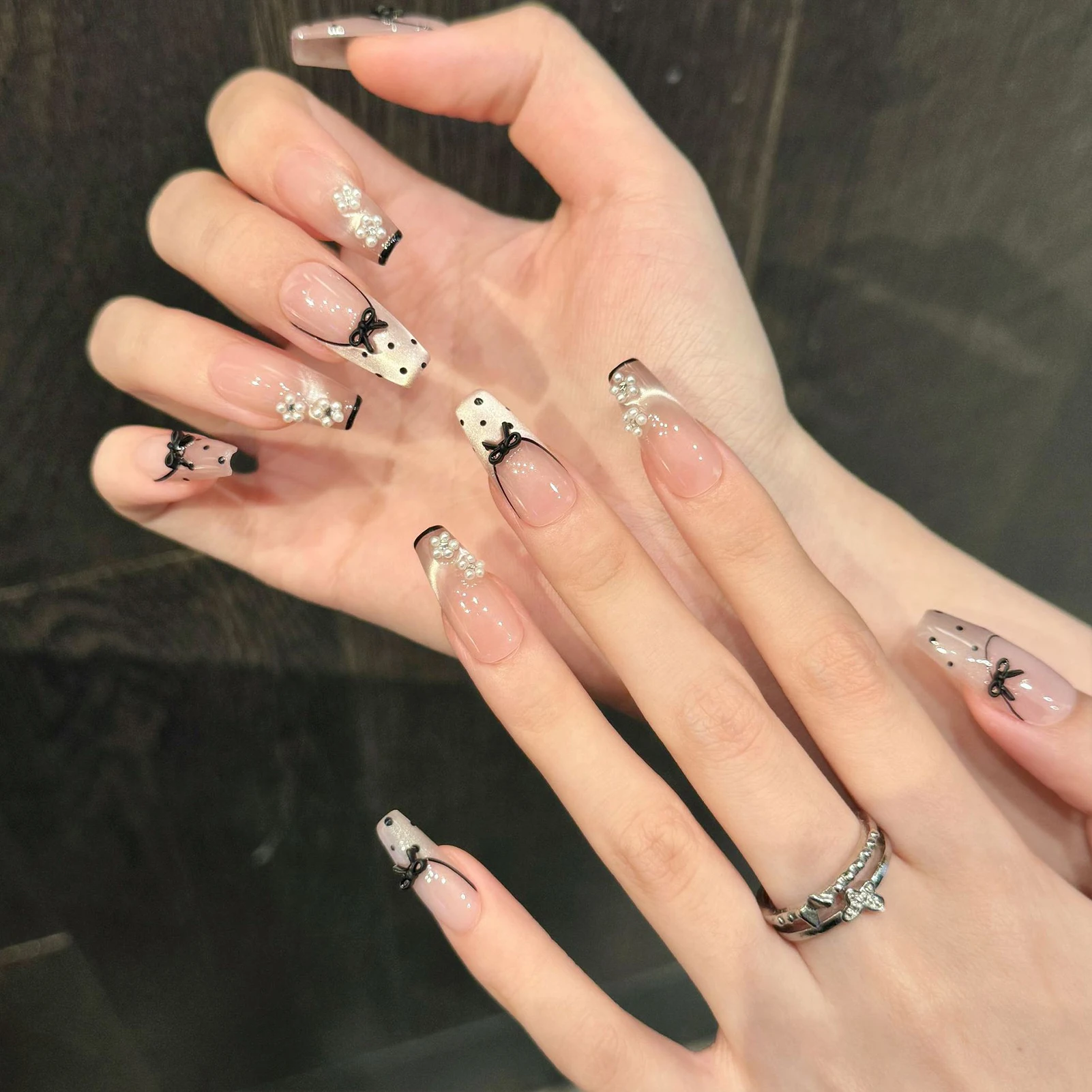 10pcs Cat Eyes French Ballet-Style Fake Nails Nude Pink Glossy Black Bowknot for Hot Girl Dress Matching