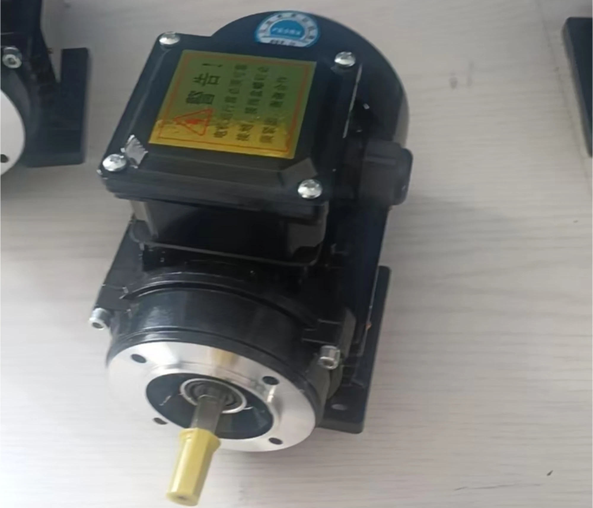 

CHENYUE Three-phase Motor 1.1KW 1.5kW Non-variable frequency No brake Engine Power Ultra-Efficient Model YE3-90S-4 220/380V