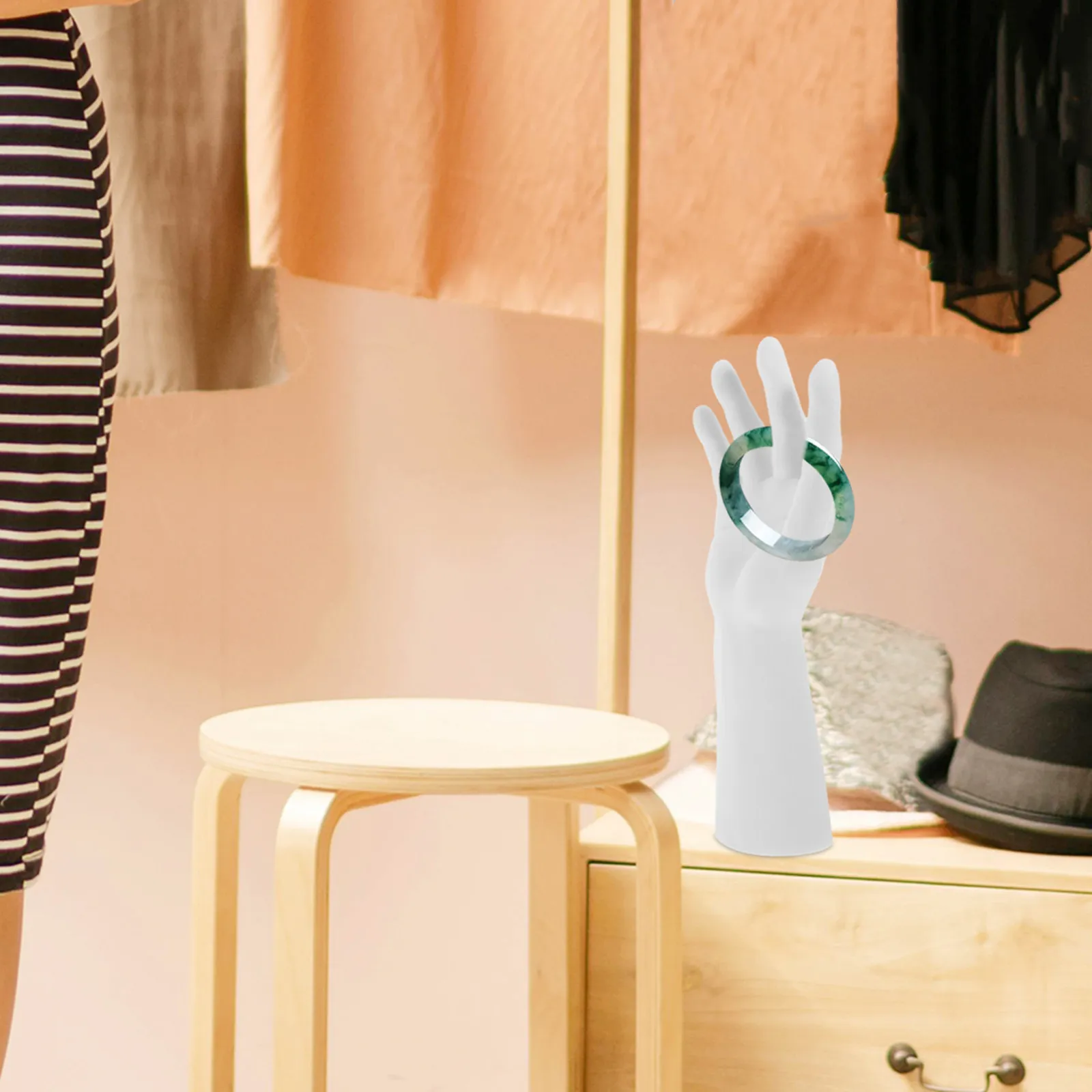 

Right Hand Plastic Hand Mannequin Display Stand Jewelry Holder for Rings Bracelets Watches Mannequin Stand