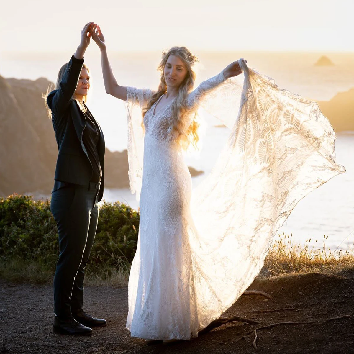 Long Bell Scalloped Sleeves V Neck Wedding Dress Customized Outdoor Mermaid Fit Boho Open Back Lace Bridal Gown With Train