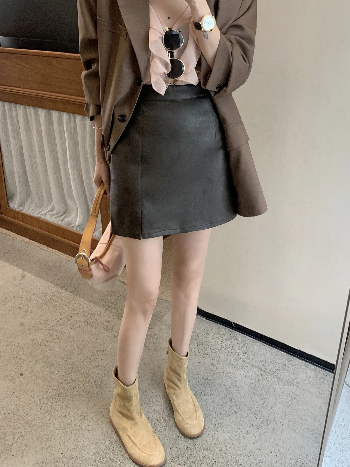 

Новая короткая юбка из искусственной кожи для женщин, с высокой талией, А-силуэта, с защитой от просвечивания, весна 2026