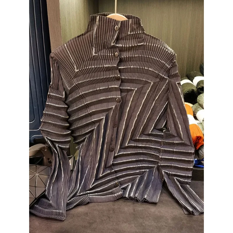 Miyake Plissee High Neck Shirt Design Unregelmäßige Gefaltete Langarm Gestreiften Hemd Frauen 2025, Frühjahr Neue Plissee Top