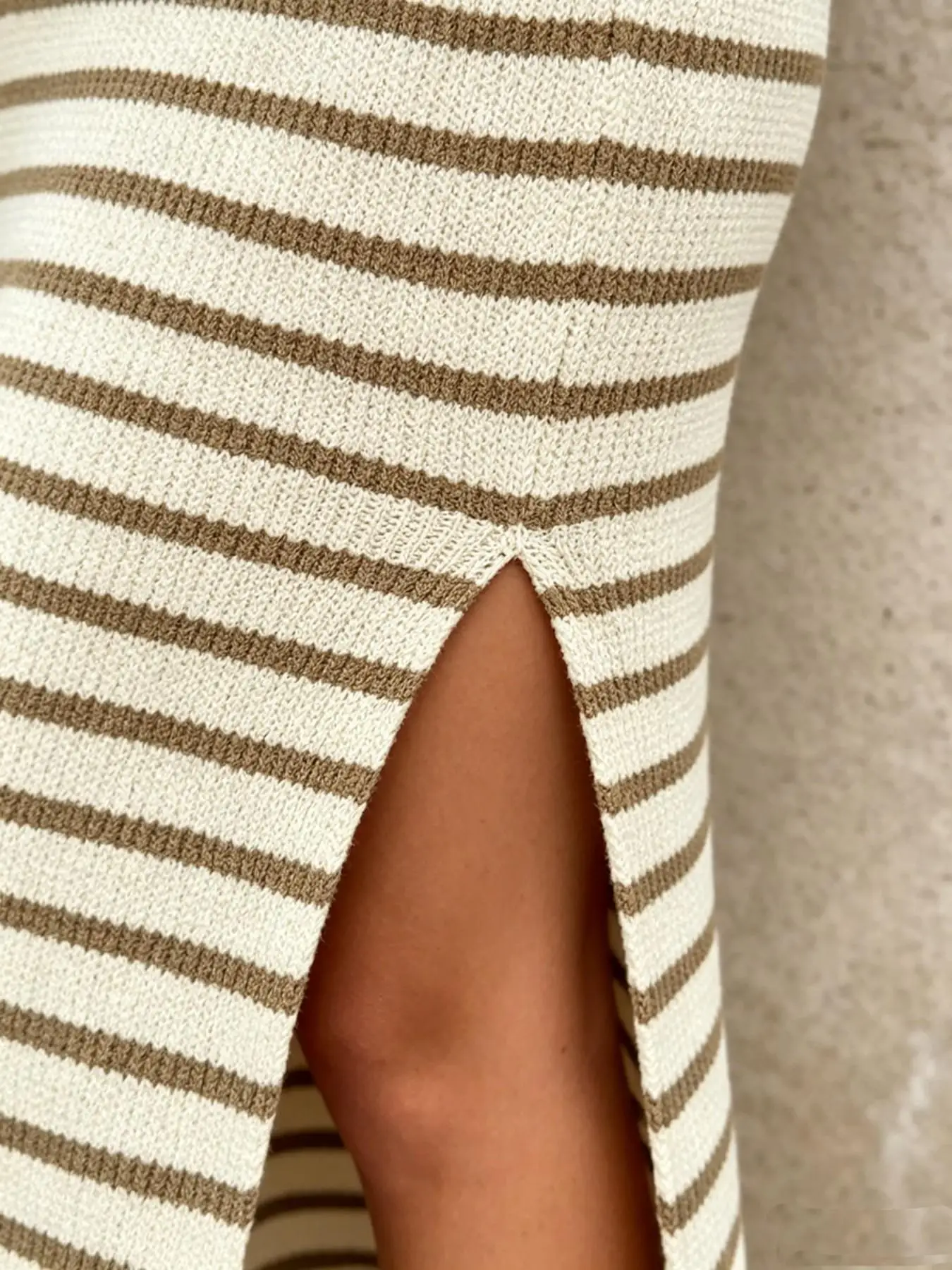 Mädchen Boho Ärmelloses Gestreiftes Kleid Schmal Geschnitten mit Schlitz Atmungsaktiver Strickstoff Sommer Strand Garten Fotoshooting Kleid – Detail 9