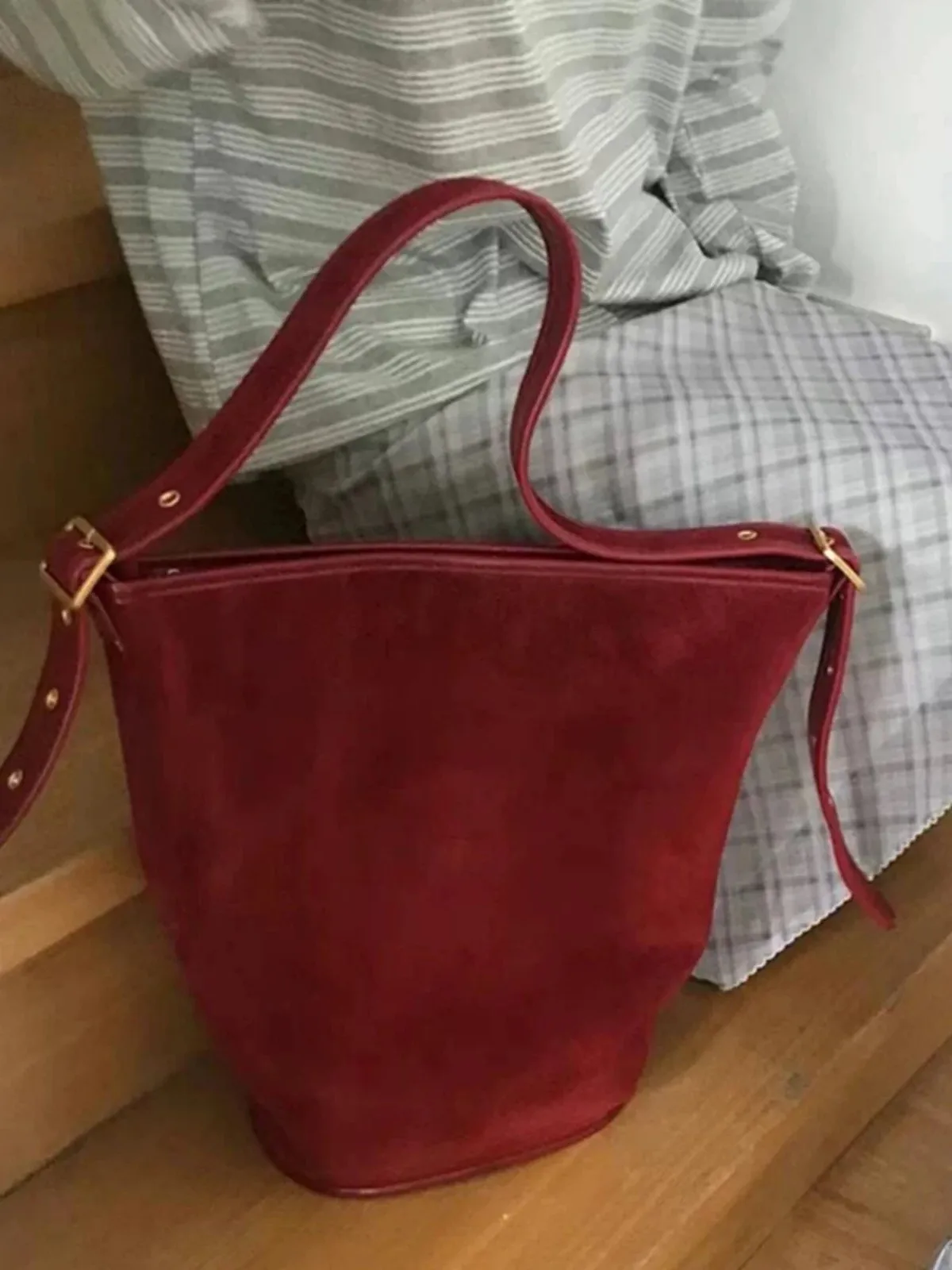 

Red Suede Buet Bag Large Capaci Handheld Underarm oulder Bag Simple Sle Early Autumn New Arrival ex Casual Bag