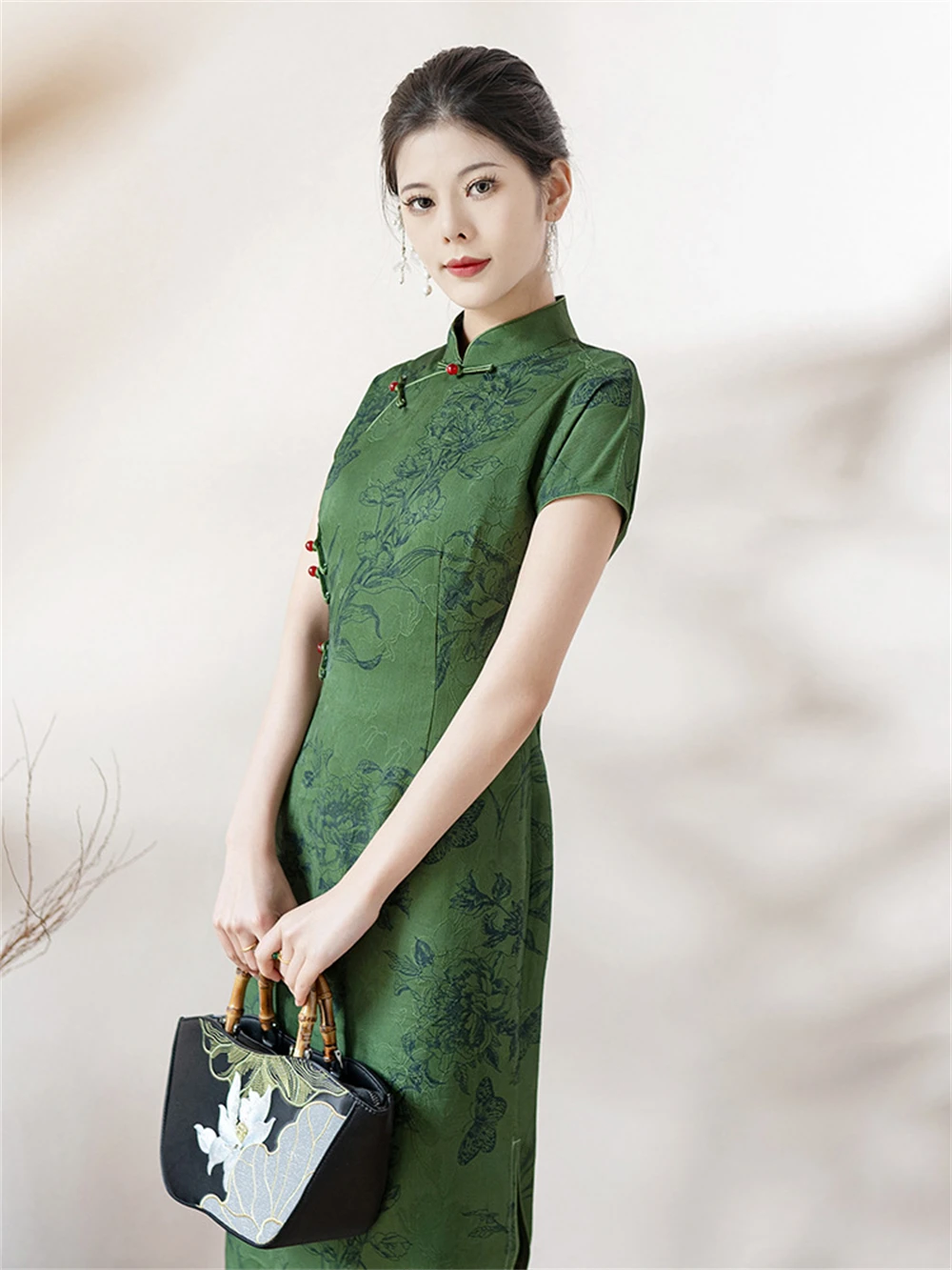 New Women' s Chinese Traditional Qipao Summer Youth Style Elegant Green Jacquard Improved Short-sleeved Slim Fit Cheongsam Dress