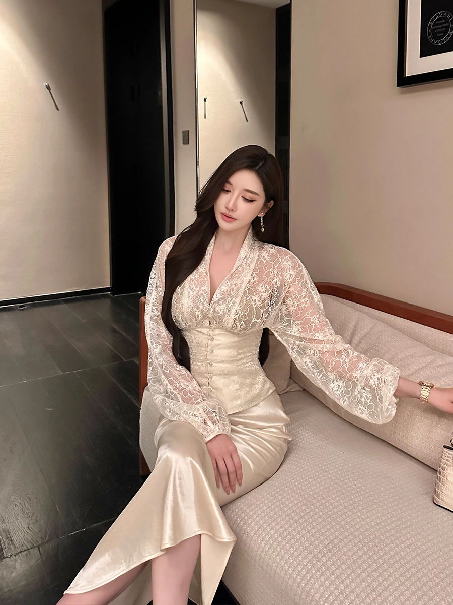 

Атласный топ с кружевной вышивкой для женщин, приталенный, с рукавами-фонариками, повседневный, дышащий, тонкий, летний, модный