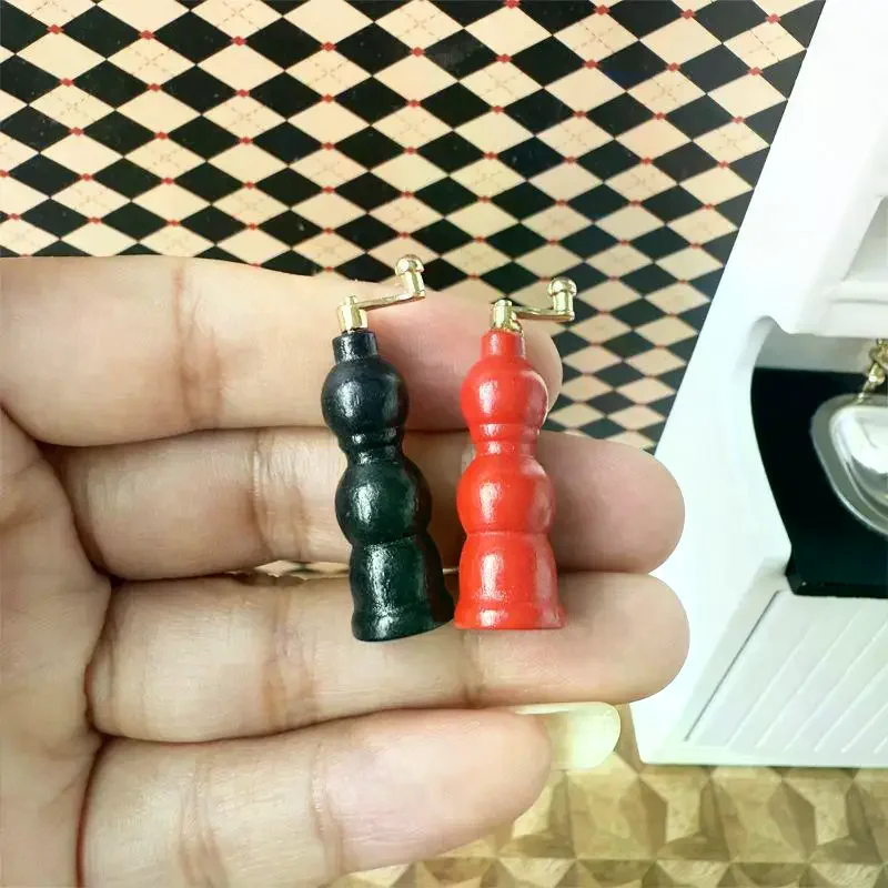 2Pcs Dollhouse Miniature Accessories 1:12 Mini Red And Black Grinding Machine Model Toy Restaurant Scene Decoration