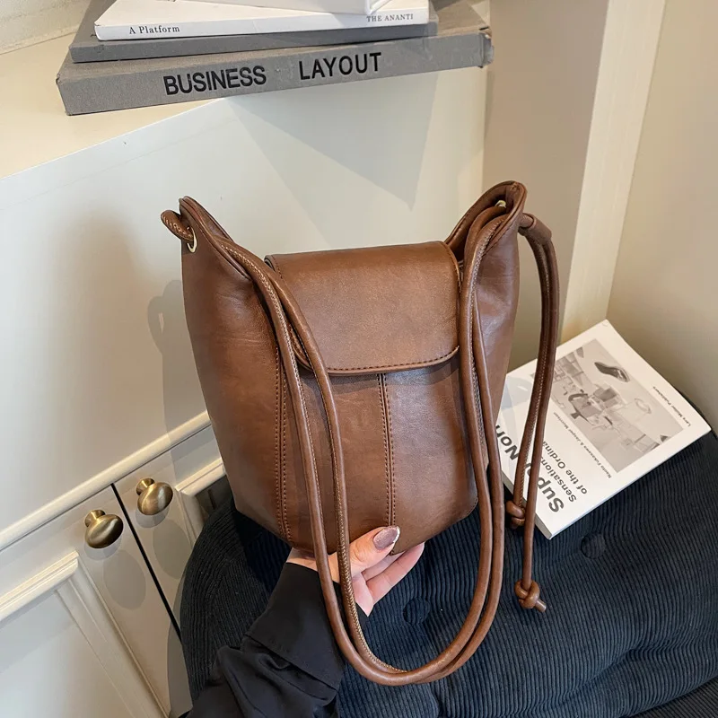 Vintage Leather Bucket Bag Versatile And Trendy New Vintage Commuter Bucket Shoulder Crossbody Bag