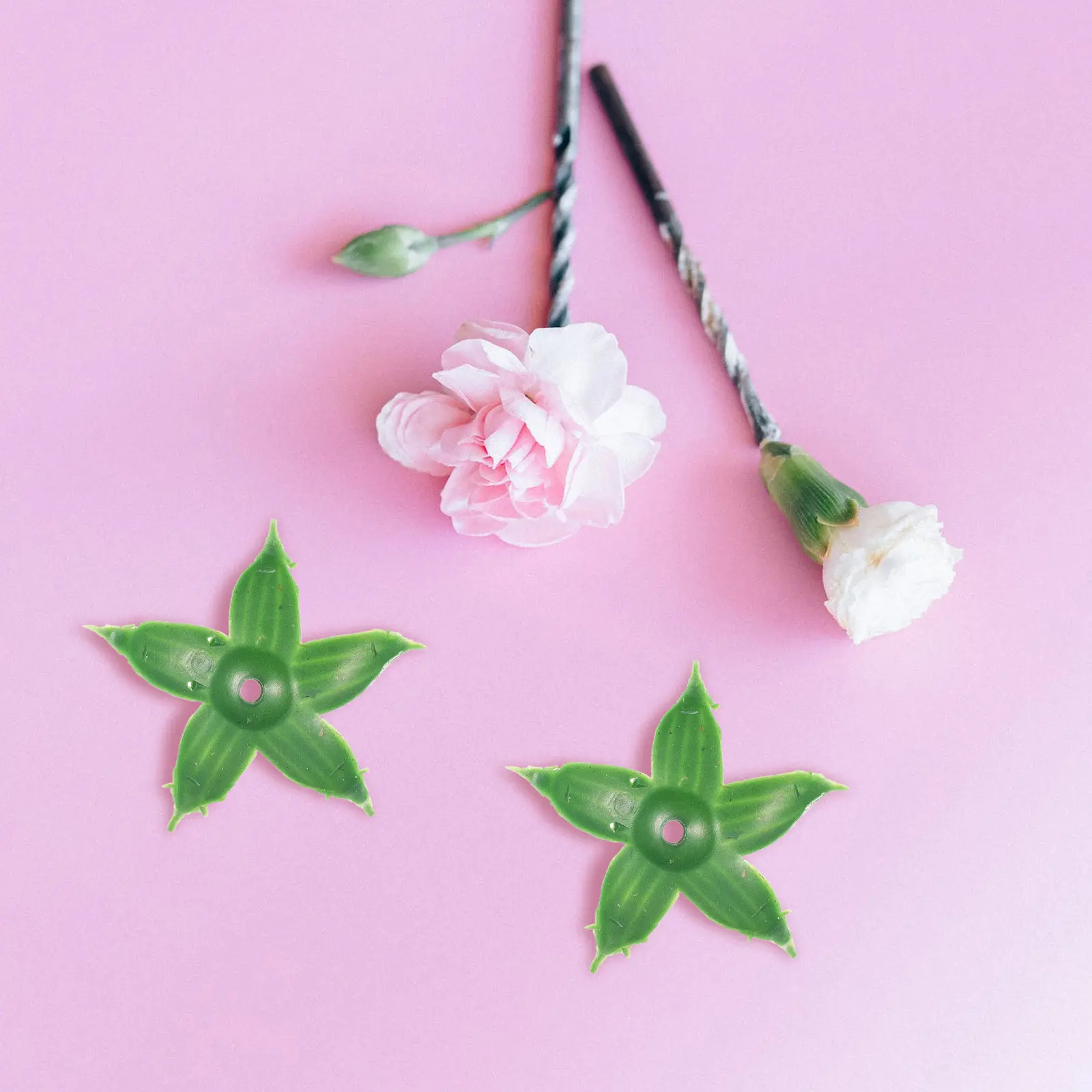 

120Pcs Artificial Flower Calyxes Plastic Sepals for DIY Fake Flower Arrangement Materials Sepals DIY Materials