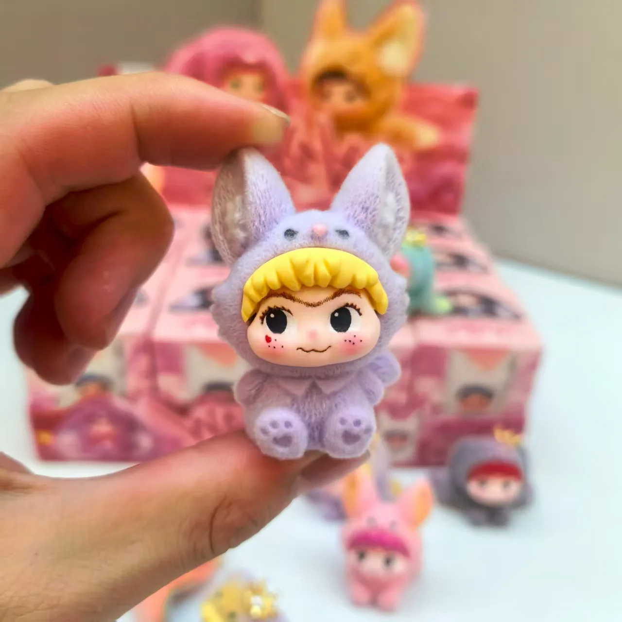 ของเล่นใหม่สุดฮิต วากุ ตุ๊กตาจิ๋วในกล่องสุ่ม ของตกแต่งโต๊ะนักเรียนสุดเท่ ของเล่นน่ารัก ของขวัญ