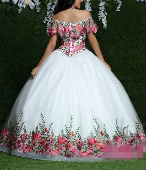 Customized Embroidery Quinceanera Dresses Off the Shoulder Custom Made Ball Gown Prom Dresses Special Occasion Party Wear