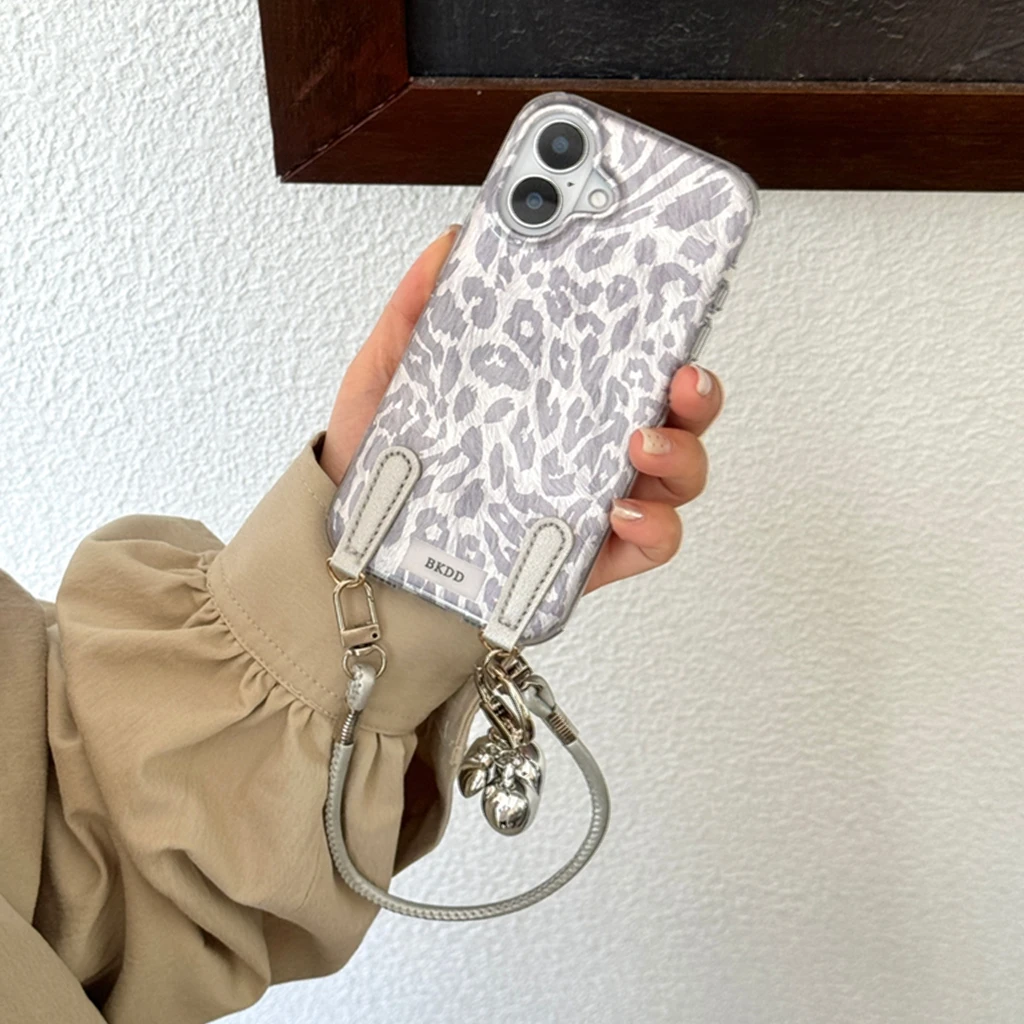 Custodia per telefono antiurto con cordino d'amore con stampa leopardata grigio argento placcato di lusso alla moda per iPhone 16 15 14 Pro Max