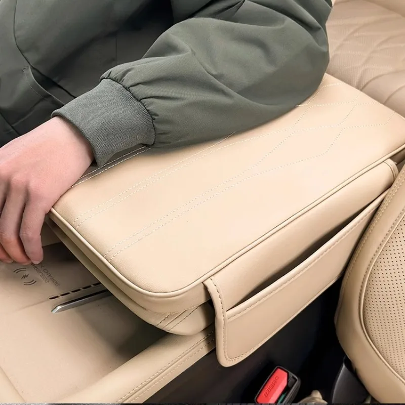 لجيلي Monjaro Xingyue L 2025 الجلود سيارة التحكم المركزي مسند الذراع صندوق سطح الغطاء الواقي تقليم ذراع السيارة وسادة استراحة