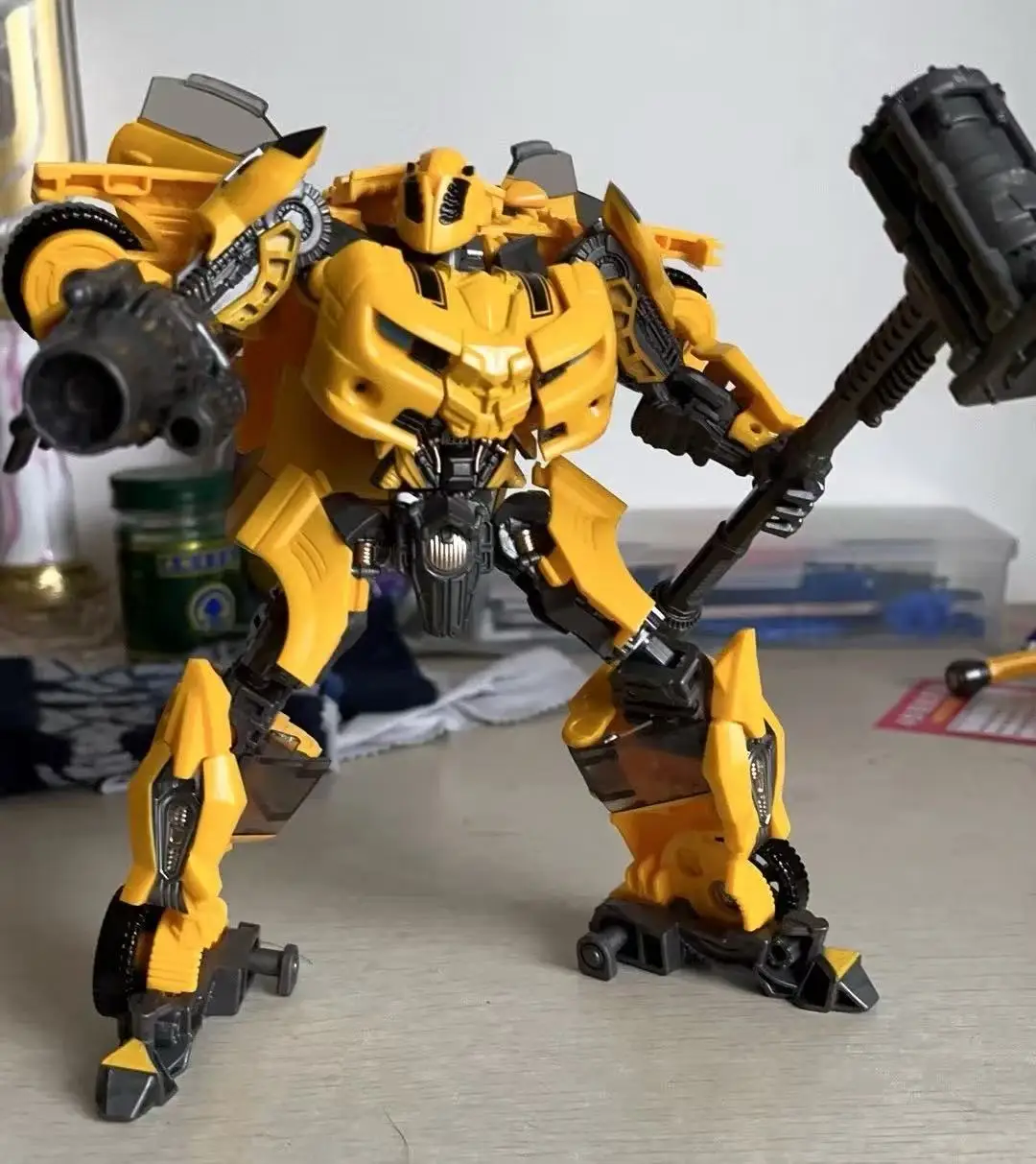 Wyprzedaż Zabawki Transformujące TW-1025 Wasp Warrior Dark Bee Figurki Akcji Modele Robotów Autoboty Hobby na Prezent