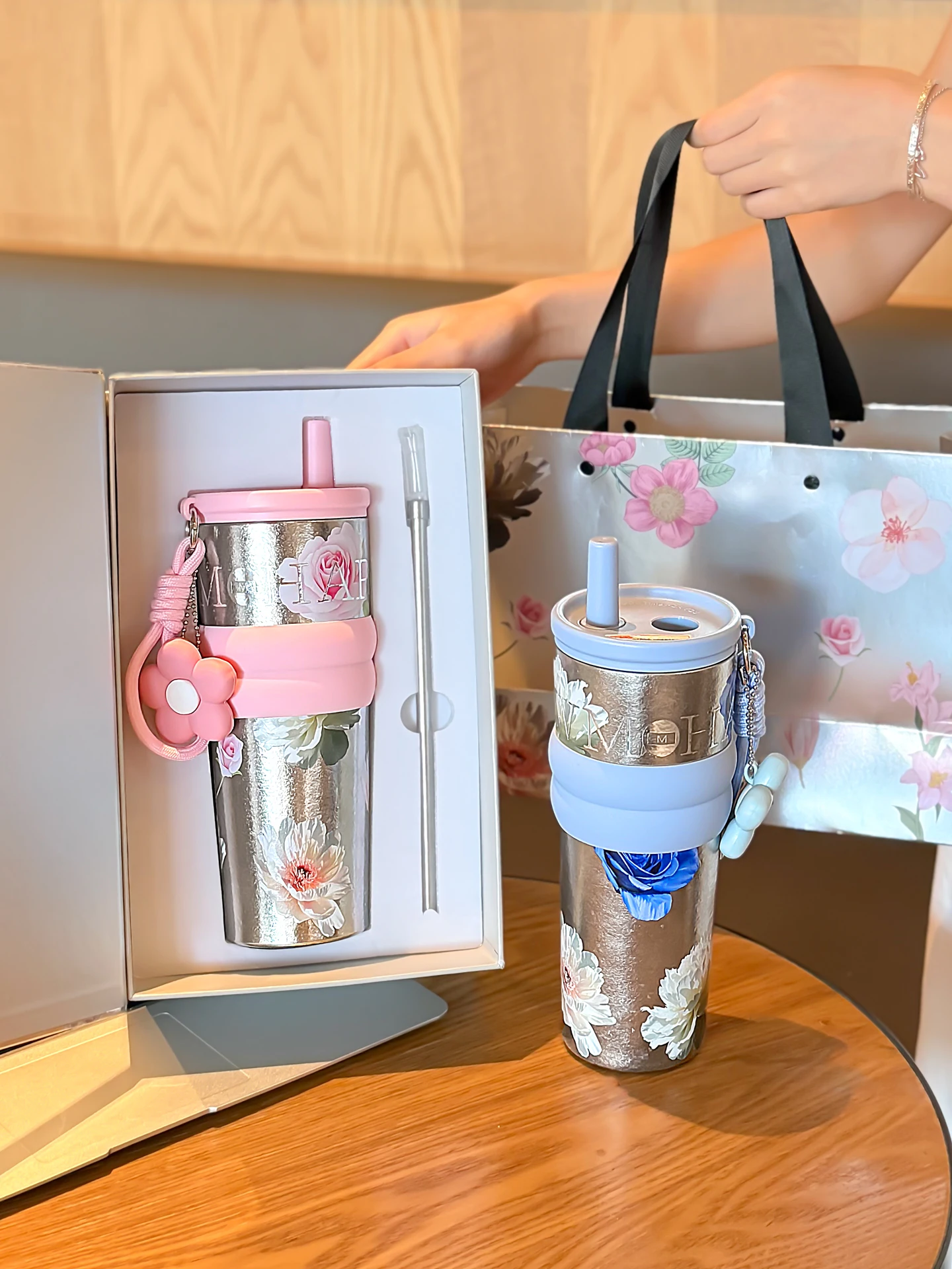 tasse-isolee-en-titane-pur-haut-de-gamme-pour-dames-haute-valeur-esthetique-nouvelle-tasse-d'eau-a-cafe-cadeau-d'anniversaire-pratique-2025