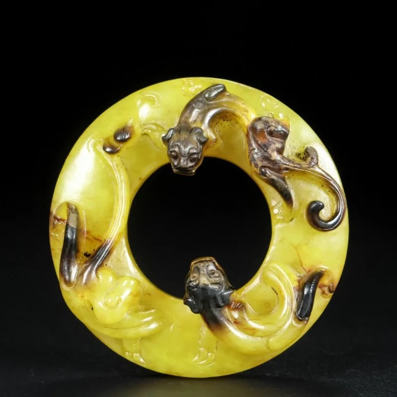 

Jade pendant, the skin of this collection is thick and natural, the jade is delicate and warm, and the color is deep into the