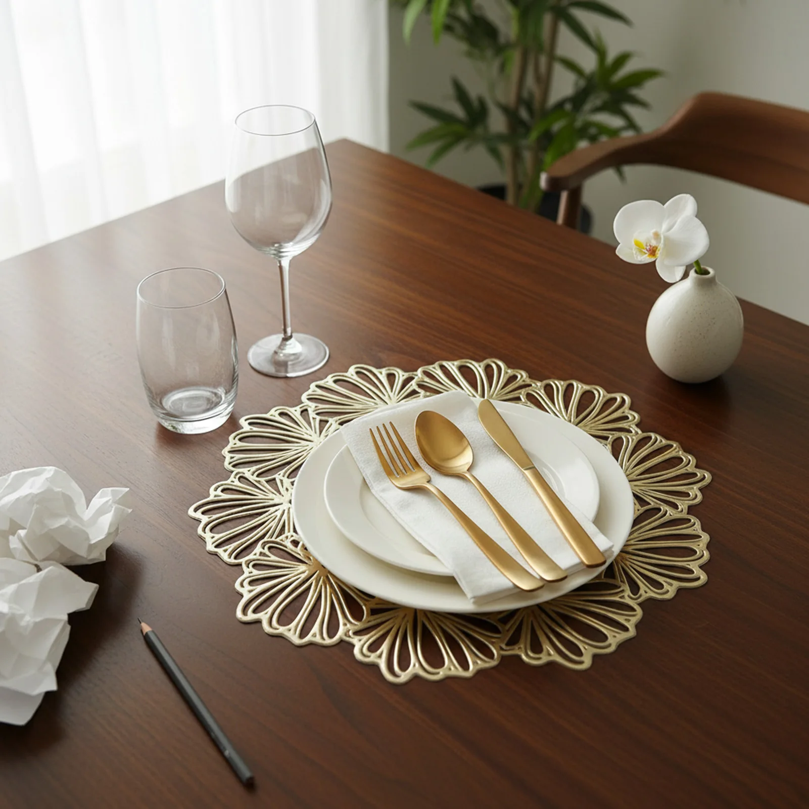 Dining Placemat Heat Resistant Table Mat for Kitchen Dining Room Gold Foil PVC Plate Mat Anti Slip Luxury Table Protector