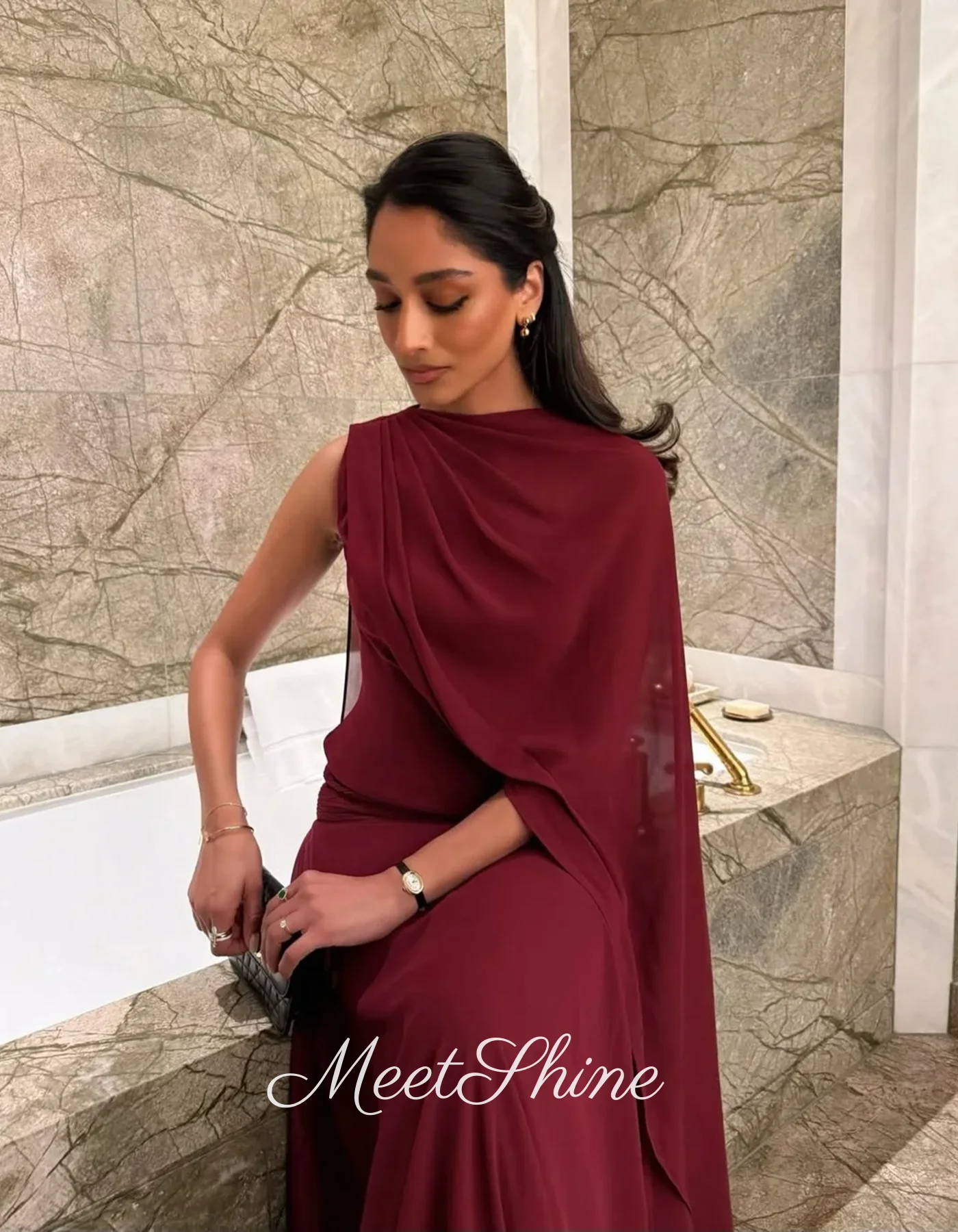 

Simple Burgundy O-Neck Chiffon Prom Dresses Saudi Modest with Cape Pleated Mermaid Eid Evening Dresses for Women Customized