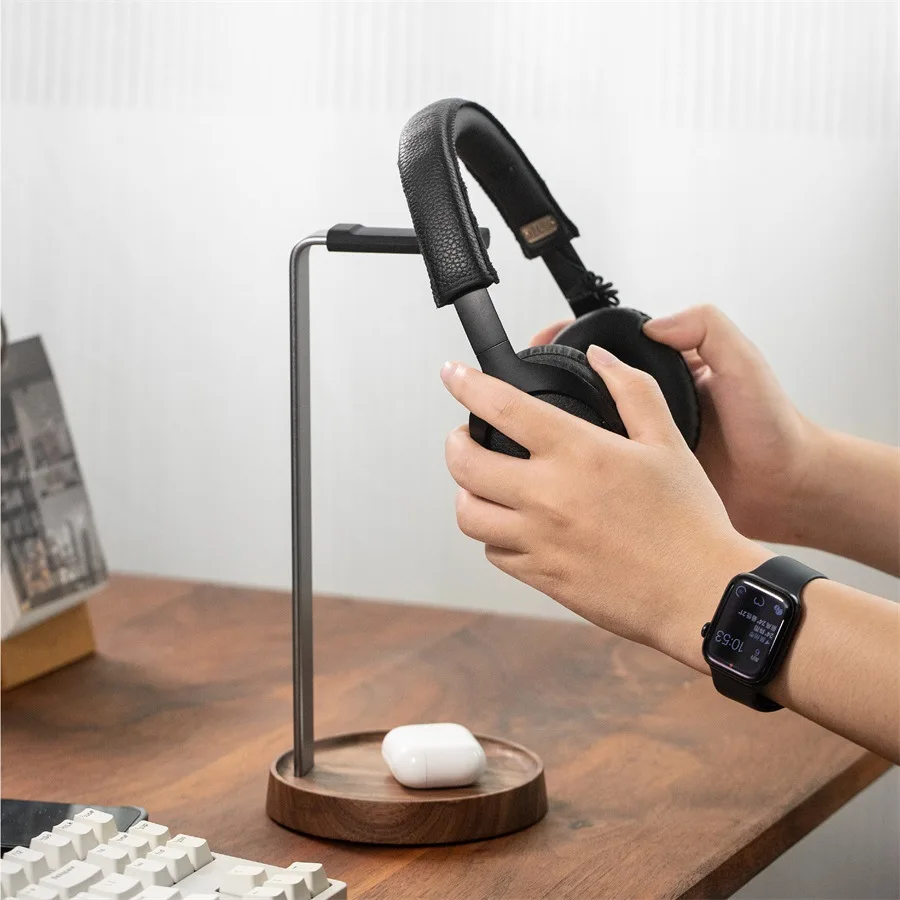 Wooden Game Earphone Holder, Black Walnut Solid Wood Headphone Holder, Display Stand, Creative High-end Hanger.
