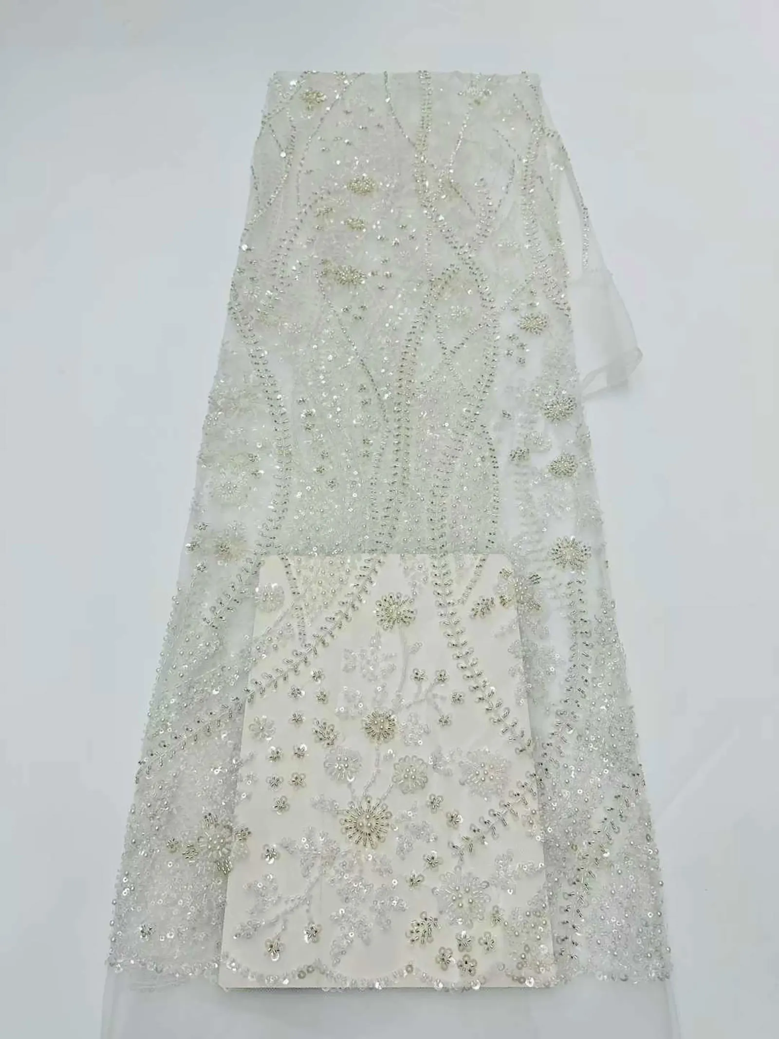 2026 Neues Design Afrikanischer Perlen-Spitzenstoff Hochwertige Französische Pailletten-Spitze Lila Nigerianischer Party-Hochzeitskleid-Stoff zum Nähen – Detail 21