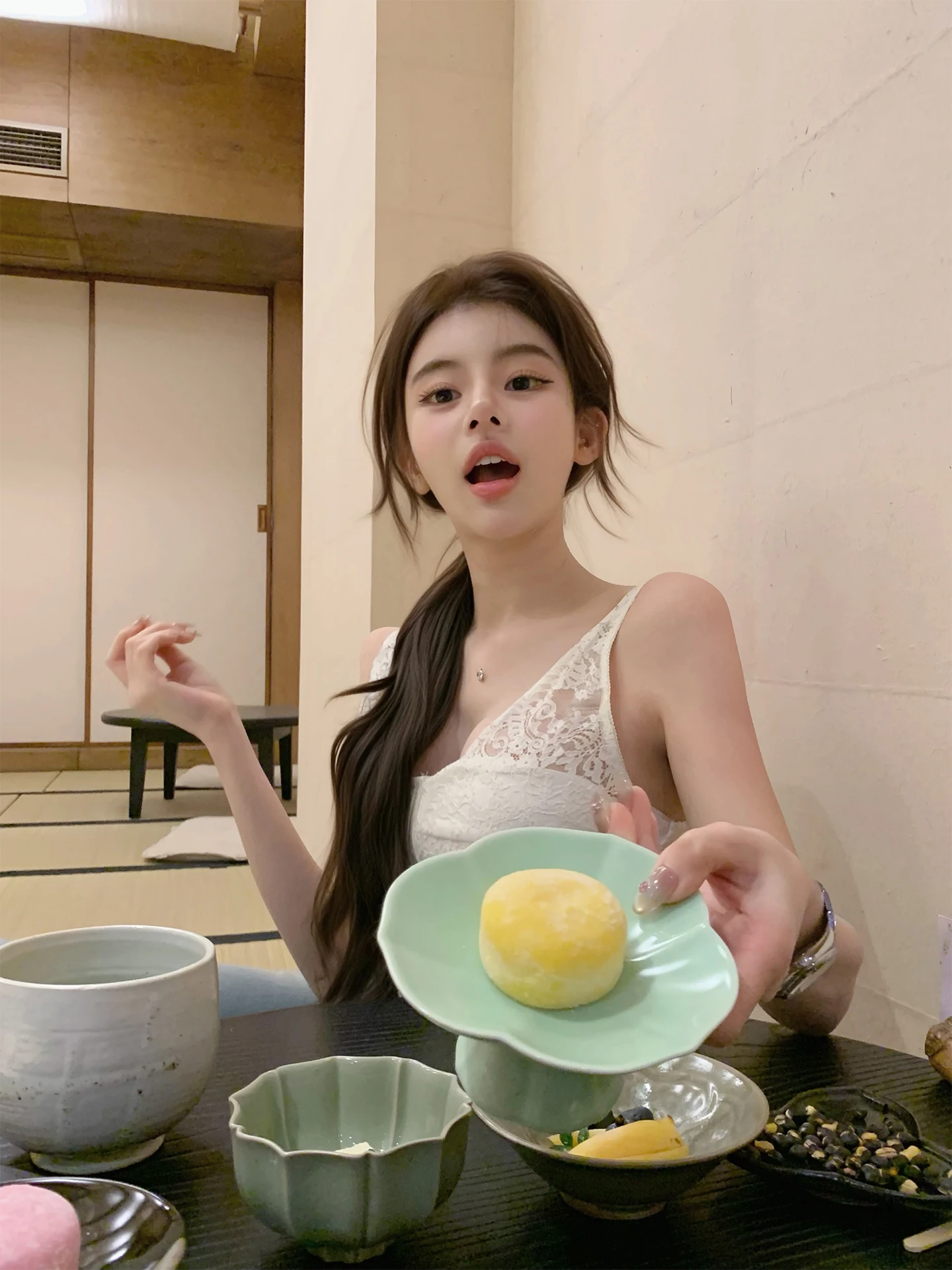 

Sexy Athena Vintage Lace Vest Top Women's Inner Wear Casual Sle V-Ne Polyester Fiber with Chest Pad Regular Length