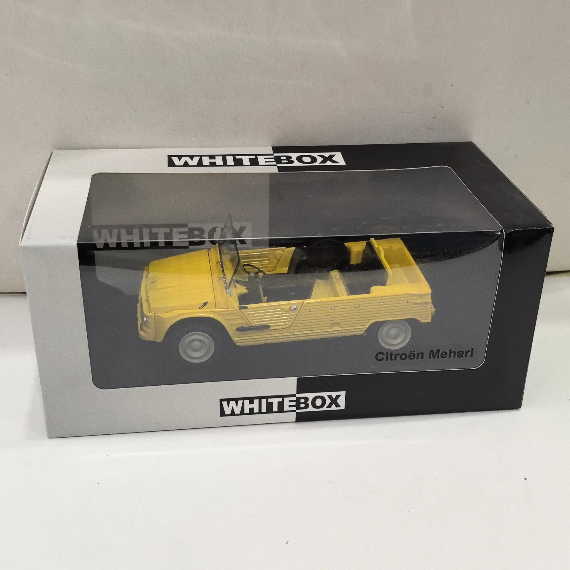 

Масштабная модель внедорожника WHITEBOX 1/24 из сплава, автомобиль W7