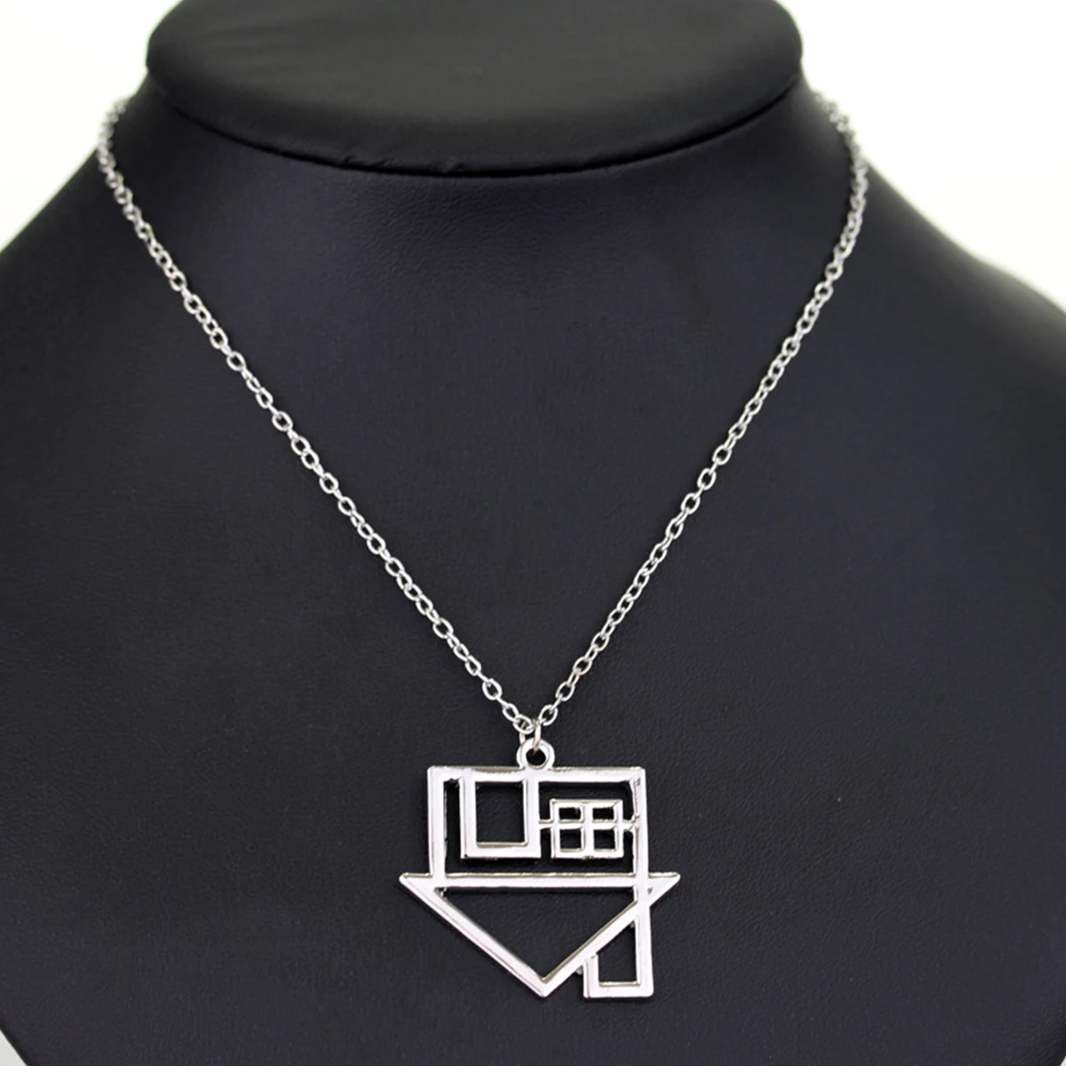 Hip Hop Rock Style Hollow House Pendant Necklace Punk Creative Trend Men Sweater Chain Fashion Clothing Jewelry Accessories Gift