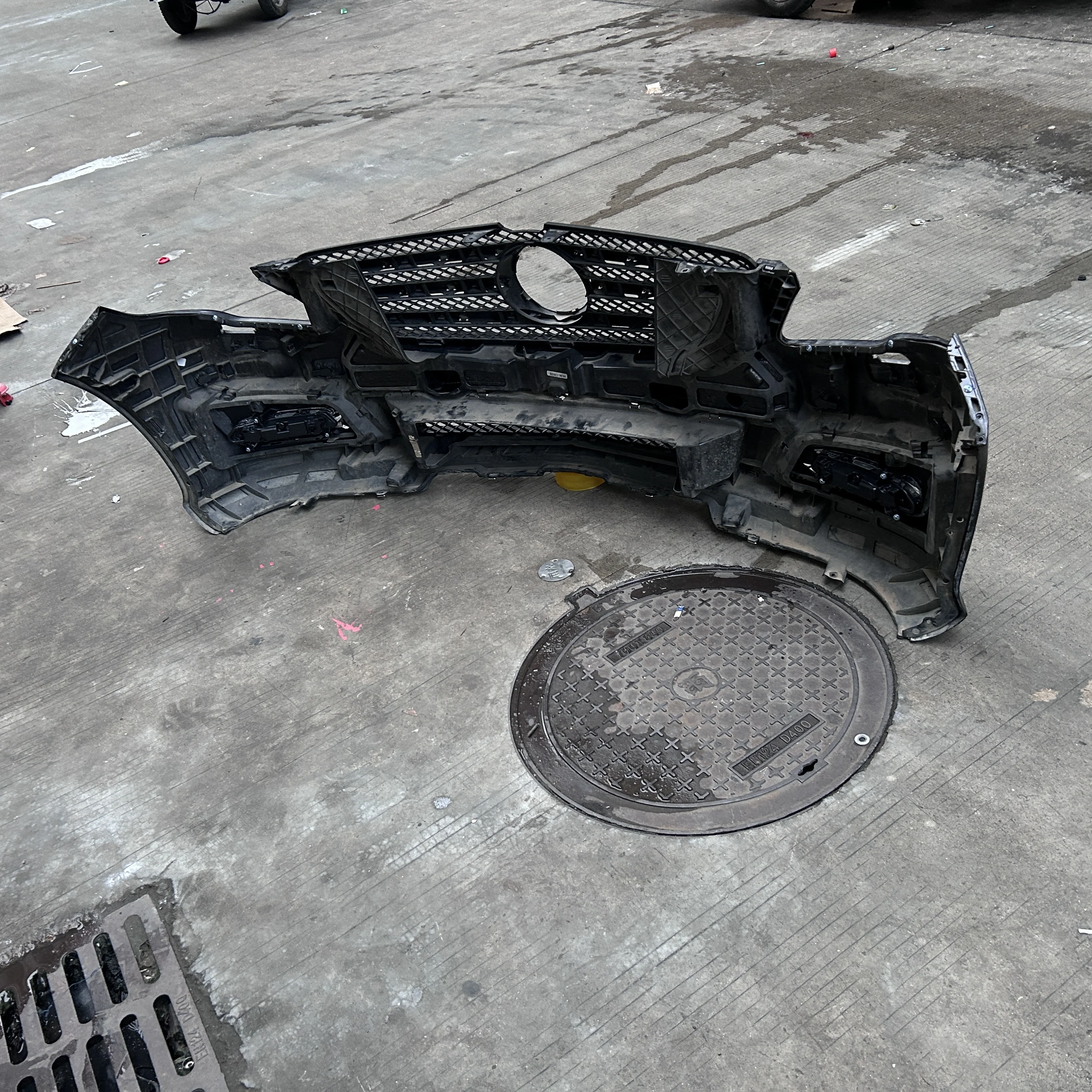 A2518800247 مبيعات المصنع مباشرة R300 2012 W251 مجموعات المصد الخلفي Rnd الأمامي