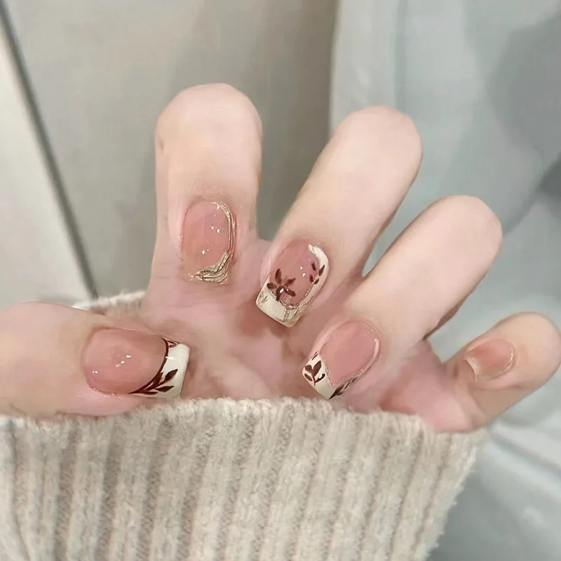 24 Uñas Postizas Francesas con Líneas Doradas, Uñas Postizas Cortas de Ballet, Uñas Postizas con Flores, Uñas Postizas Cuadradas con Cobertura Total, Sets de Manicura