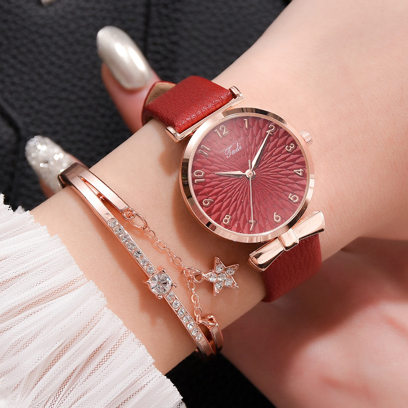

Quartz Watch Women Lady Trendy Pu Bangle Quartz Watch Shiny Diamond Shiny Bracelet Style Comfortable Ladies Watches