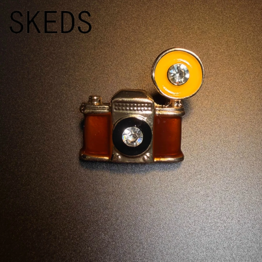 SKEDS Gorgeous Baroque Court Camera Brooch Elegant Women Corsage Classic Design Pins Medieval Luxury Fashion Badge