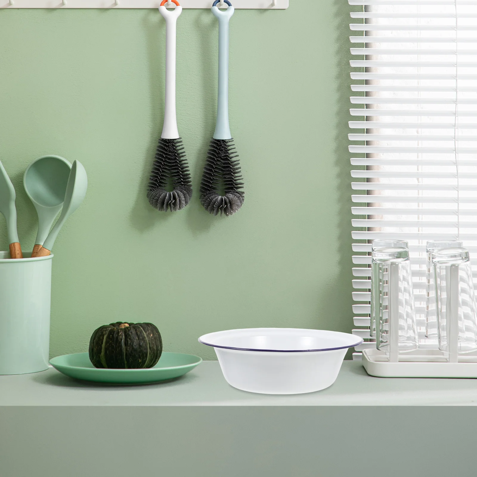 

Retro Enamel Bowl Unbreakable Enameled Steel Soup Basin Ideal Housewarming Gift for Friends Family Decorative and Functional