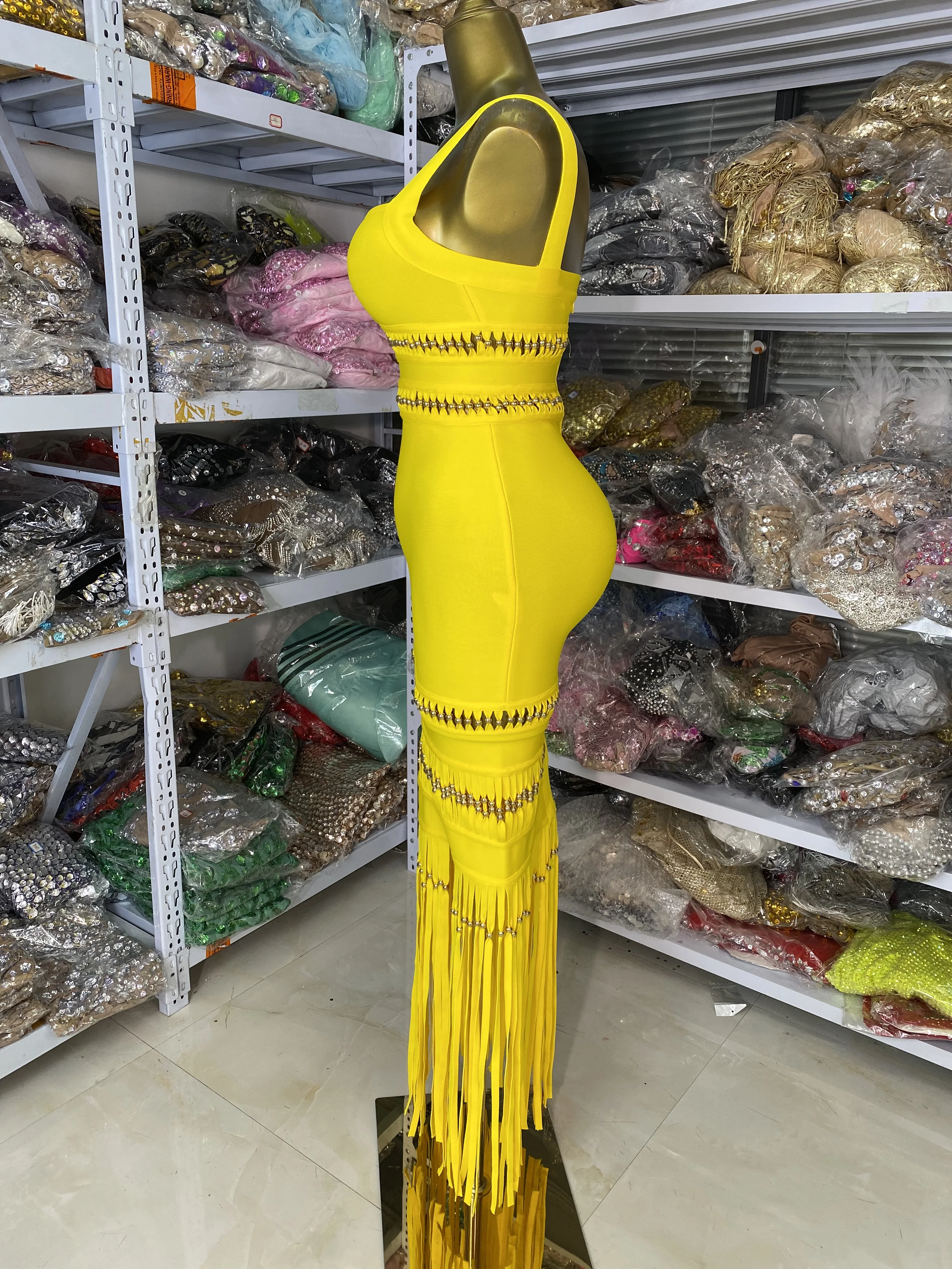 2025, neues gelbes Verbandkleid für Damen, Tank-Top, quadratischer Kragen, Ausschnitt, Quaste, lang, elastisch, Promi-Abend, Club, Party, Gala-Kleider