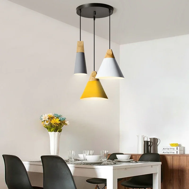 Lampada a sospensione moderna in ferro e legno dal design semplice per sala da pranzo, cucina, isola, soggiorno, apparecchio di illuminazione a sospensione per interni a LED