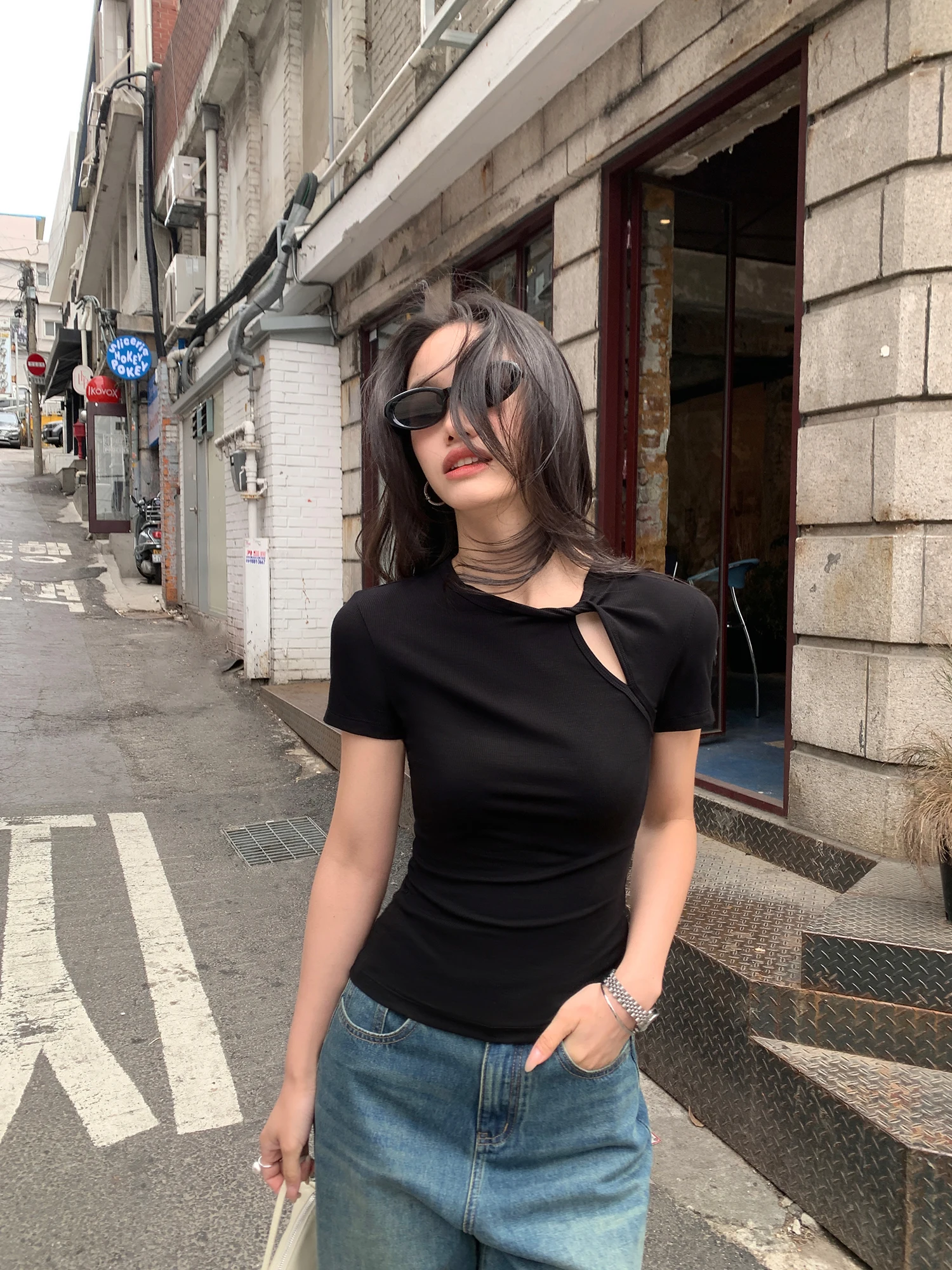 Pusumede Red Hollow out Short Sleeve T-Shirt Women's Knot Design Slim Fit Casual Style Summer Top Fashionable Shoulder Line