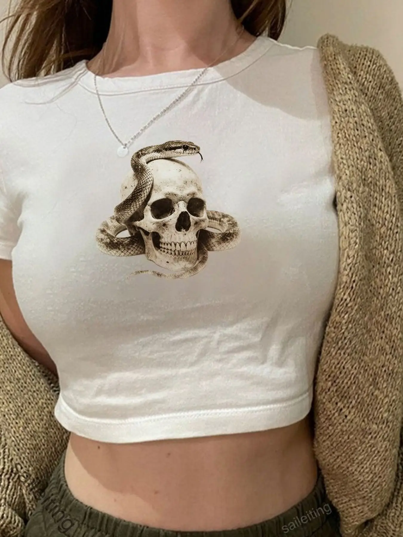 Women's Black Short Sleeve Crop Top with Skull and Snake Print Gothic Streetwear Graphic Tee for Women