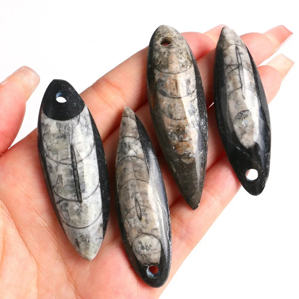 One 4-6 cm random-sized willow-leaf shaped pendant, suitable for necklace jewelry, Moroccan gemstone, unique specimen for collec