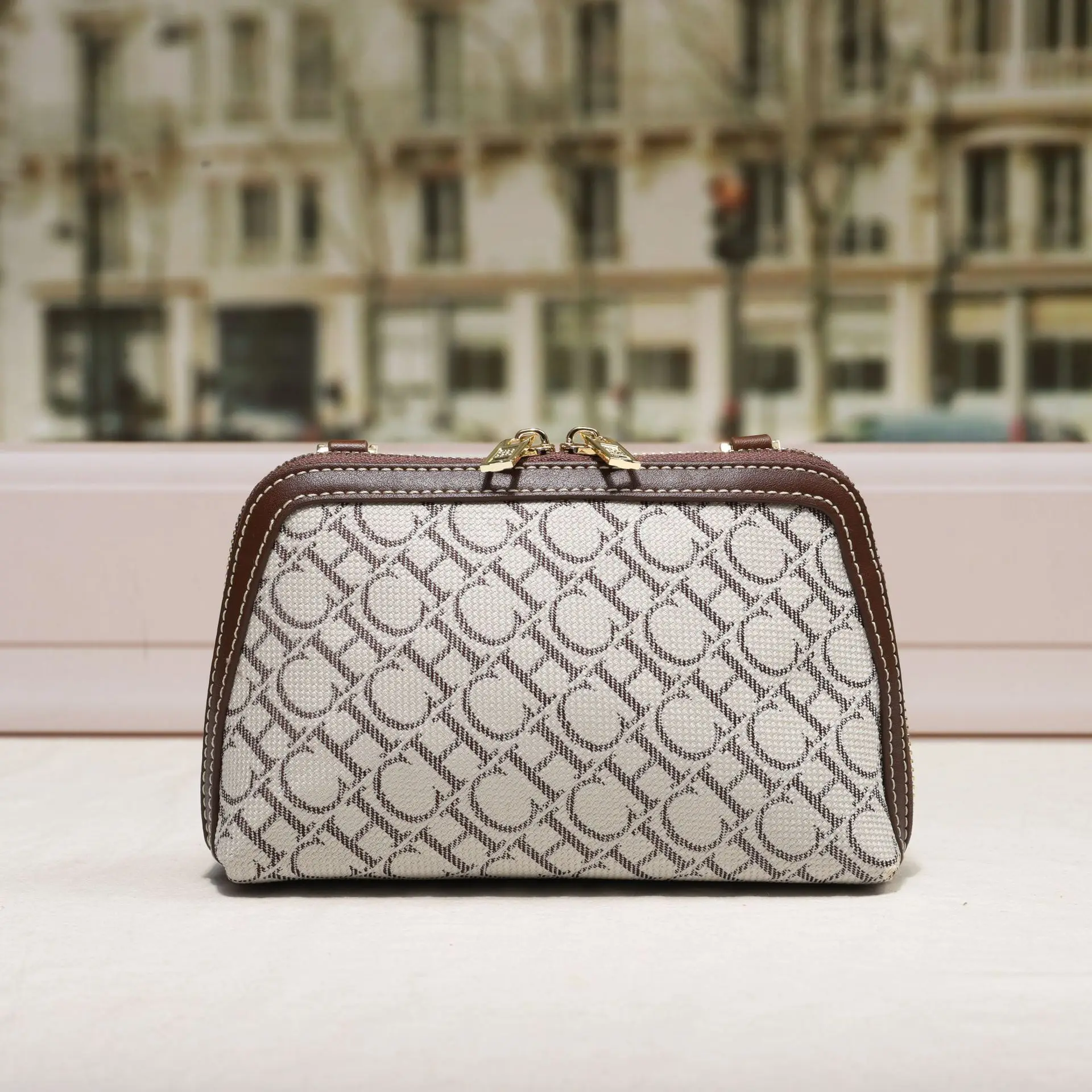 

Elegant Minimalist Commuter Bag Stylish Messenger Purse For Trendy Women Solid Color With Paris Designer