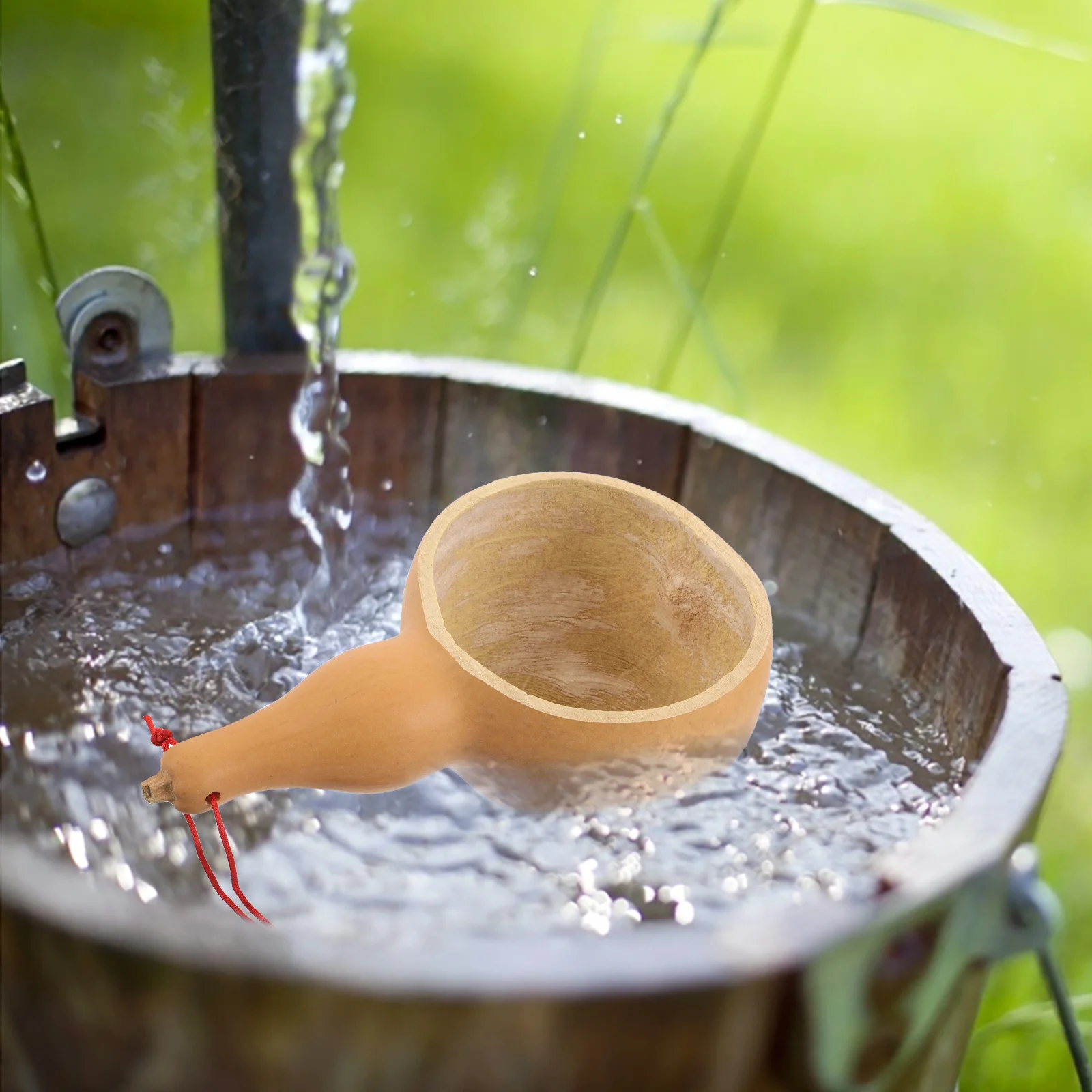 

Natural Gourd Scoop Water Ladle Handmade Wooden Bathing Accessory Ergonomic Design Multi Functional for Bath Salts Gardening