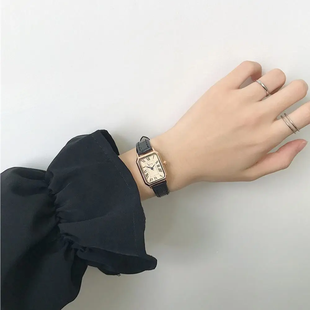 트렌디 한 우아한 여성 쿼츠 시계 휴대용 간단한 숙녀 비즈니스 시계 절묘한 장식 빈티지 여성 시계 여성