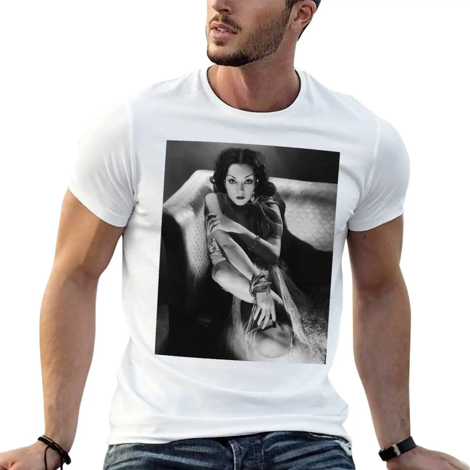 Camiseta con foto en blanco y negro de Lupe Velez sentada en un sofá, camiseta para hombre, camisetas de verano para hombre, camisetas con estampados, camiseta