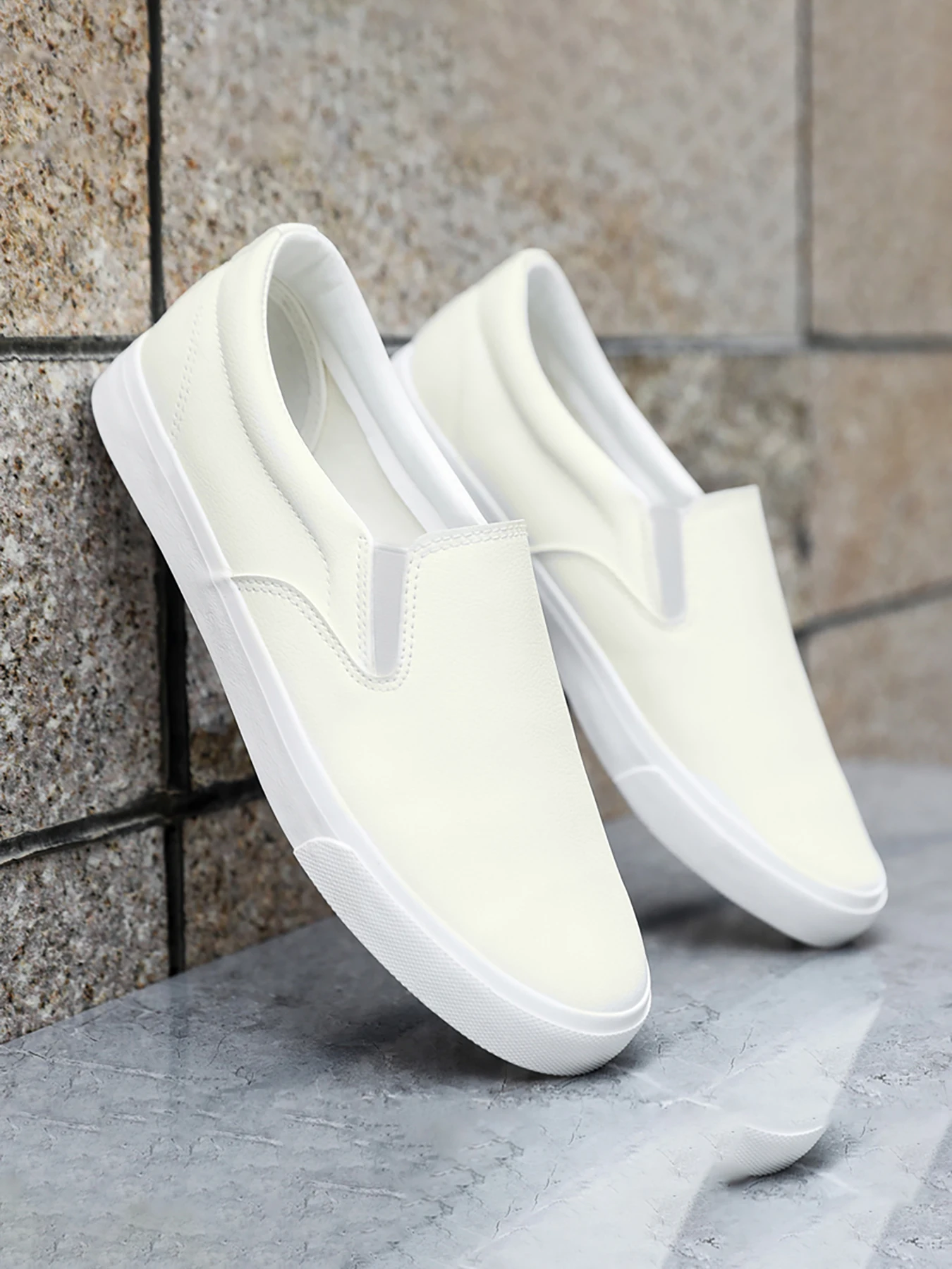 Men's Slip-On Flat Casual Shoes, Stain-Resistant, Simple Soft-Soled Loafers, Lightweight and Stylish, Suitable for Casual Occasions, Can Also Be Used as Formal Shoes