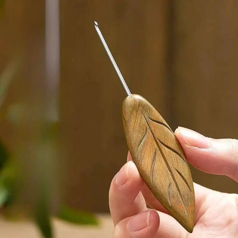 

Крючок для вязания из нержавеющей стали с ручкой из зеленого сандалового дерева, ручная полировка, для рукоделия, вязания кукол и DIY проектов