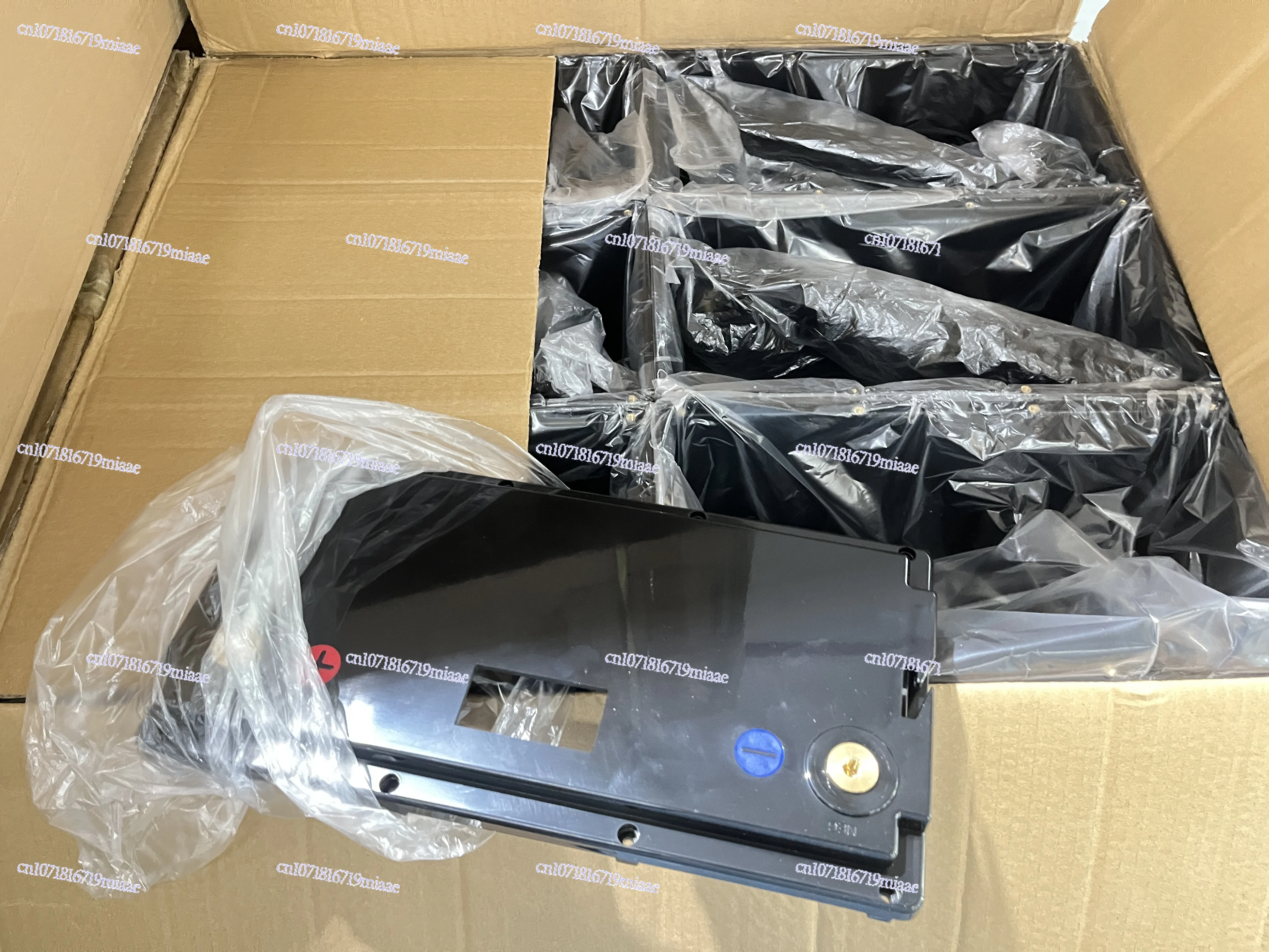 Spot 12V200Ah Solar Energy Storage UPS Shell 18650 Battery Large Single Lithium Battery Box view 4