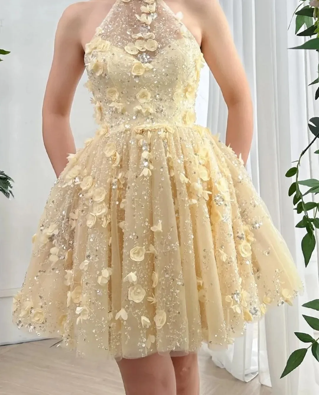 Luksusowa Żółta Krótka Sukienka na Bal Maturalny 2026 typu Halter z Kwiatami 3D, Koralikami, Koronką, Mini Tiulowa Sukienka Wieczorowa na Urodziny, Suknie Formalne, Sukienki na Konkursy Piękności