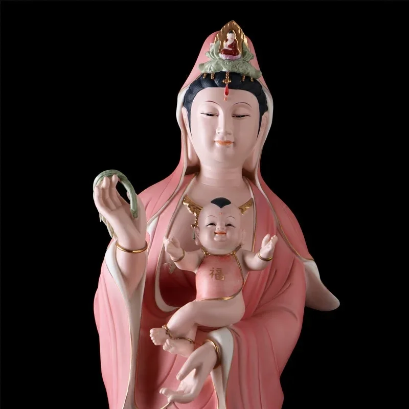 Baocheng Buddha has a Dehua Ceramic Statue of Guanyin Buddha, which is dedicated to the family to pray for children and send