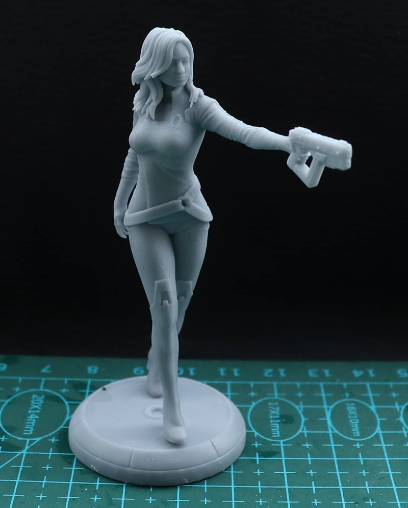 1/24 75mm 1/18 100mm Resin Model Kits Female Space Soldier  Unpainted No Color RW-260