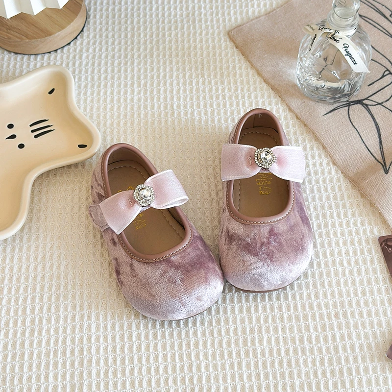 

Новые весенние кожаные туфли для девочек, туфли принцессы с бантом-бабочкой, обувь для девочек на мягкой подошве, детская обувь для выступлений, модная детская обувь