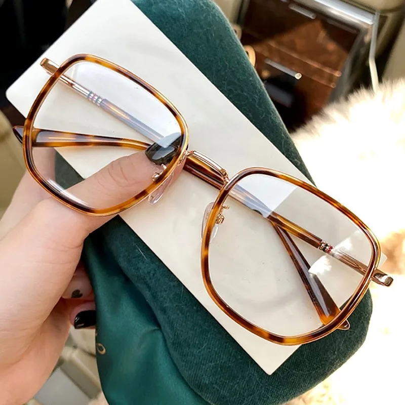 Vintage Square Metal Frame Glasses Women Fashion Optical Myopia Blocking Eyewear Popular Reading Anti-blue Light Eyeglasses