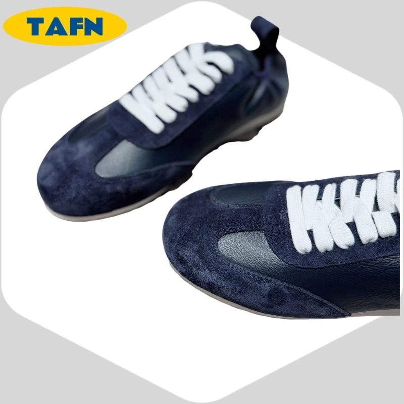 المألوف الرجعية العصرية أحذية رياضية عادية 25 جديد جلد البقر لينة أسفل خفيفة الوزن الدانتيل متابعة أنيقة وجميلة AD1812